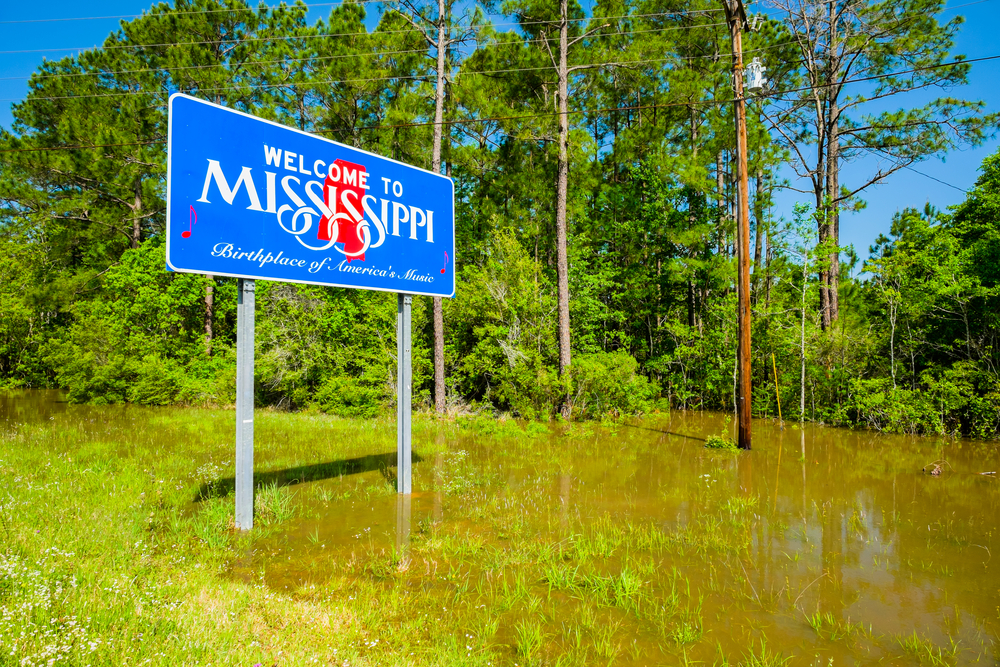 Mississippi,state,sign,along,the,roadside